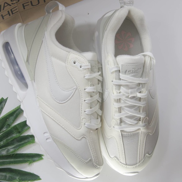 Nike Air Max Dawn White Cream Women's Sneakers Dm8261 001 - Picture 1 of 7